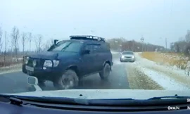 Ôtô va chạm liên hoàn do băng tuyết