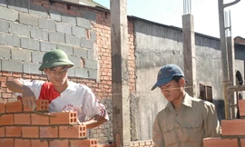 Xây nhà cho đồng đội