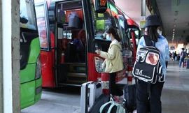 21 tháng Chạp, bến xe lớn nhất TPHCM đã có không khí Tết