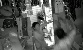 Người đàn ông treo cổ tự sát sau khi dùng dao chém vợ hờ tới tấp