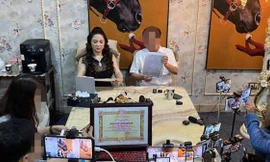 Công an mời làm việc đội ngũ 'hậu cần' giúp bà Nguyễn Phương Hằng livestream