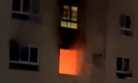 Người dân 'tái mặt' vì ngủ dậy mới biết chung cư cháy trong đêm