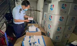 TPHCM: Thu giữ hơn 70.000 bộ kit test và thuốc điều trị COVID-19 nhập lậu 