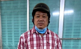 Bắt kẻ dùng chiêu 'trộm long tráo phụng' để lừa hàng loạt tiệm vàng 