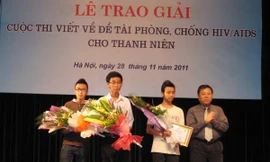 Ngòi bút bừng thức giới trẻ