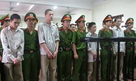 Hoãn xử phúc thẩm vụ 'quan tài diễu phố'