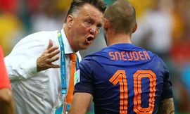 Huấn luyện viên Van Gaal sẽ mách nước kịp thời để nhạc trưởng Sneijder tỏa sáng?