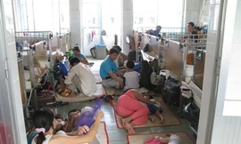 Mua thẻ để… vượt tuyến