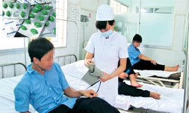 Học sinh cai nghiện… thuốc ho