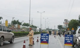 Cận cảnh chốt chặn xe, đo nồng độ cồn kiểu mới