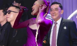 Hai người đàn ông quan trọng nhất của Tóc Tiên xuất hiện trong buổi ra mắt album "Cong"