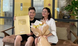 Không còn thua kém anh em trong "Tứ hoàng streamer", nút Vàng YouTube đã về tay Xemesis