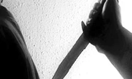 Cầm dao bầu đâm 'tình địch'