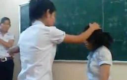 Buộc thôi học 2 nữ sinh đánh bạn, quay phim
