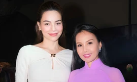 Cận Tết Quý Mão, Hồ Ngọc Hà diện áo dài ‘đọ sắc’ bên đàn chị Cẩm Ly, cùng nhau làm một điều ý nghĩa
