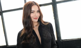 Hồ Ngọc Hà 'gây bão' cõi mạng khi diện váy xuyên thấu khoe triệt để đường cong quyến rũ tại trời Âu