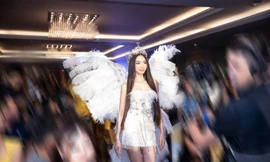 Gây tranh cãi khi tuyên bố có thể lấy vợ, Thùy Tiên diện cánh thiên thần xuất hiện đầy táo bạo