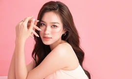 'Nàng Hậu xứ Thanh' Đỗ Thị Hà đón tuổi mới với điều bất ngờ khiến cư dân mạng không rời mắt