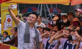 NSND Tự Long tiết lộ về tuổi thơ ở cùng bà, tập bán kem, xách vữa... khiến sớm trưởng thành