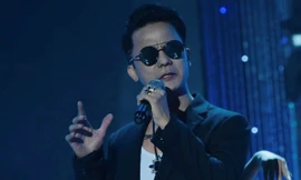 Cha đẻ bản hit 'Ru lại câu hò' bất ngờ đổi nghệ danh, diện chiếc quần váy 'bắt trend' lạ lẫm