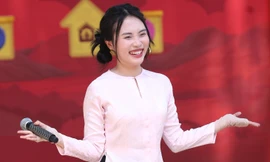 Phương Mỹ Chi nhắc về tuổi thơ phụ mẹ bán chè, khi nổi tiếng lập tức không cho cha mẹ đi làm