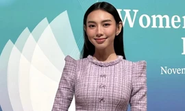 Chỉ diện áo bà ba giản dị nhưng 'Hoa hậu quốc dân' vẫn nổi bật, nỗ lực quảng bá văn hóa Việt ở quốc tế