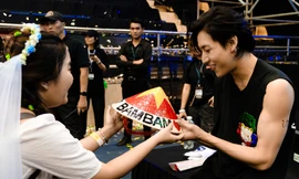 Cộng đồng mạng quốc tế ‘gạnh tỵ’ với fan Việt khi BamBam (GOT7) không chỉ hát tiếng Việt mà còn khoe cơ bụng