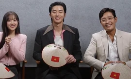 ‘Hot girl 7 thứ tiếng’ Khánh Vy bất ngờ khi Lee Byung Hun, Park Seo Joon 'bắn' tiếng Việt đội nón lá