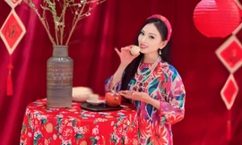 ‘Nữ ca sĩ tỷ phú’ Hà Phương cùng ‘người tình sân khấu’ xuống phố du Xuân, tiết lộ kế hoạch cho năm 2024