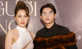 Sự thật đằng sau hình ảnh ‘tình tứ’ của giọng ca gen Z ‘trăm triệu view’ bên ‘bông hồng lai’ Ê đê