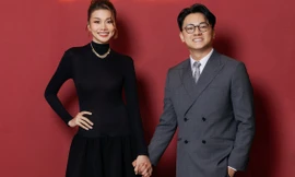 Tình tứ như nhạc trưởng Trần Nhật Minh, không rời bà xã Thanh Hằng nửa bước khi dự sự kiện