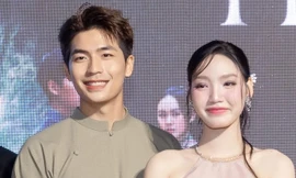 Một 'nam thần màn ảnh thế hệ mới' phải lên tiếng đính chính chuyện 'ghép đôi' vì diễn quá tình cảm với bạn diễn