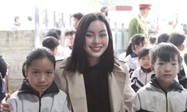 Từng hiến tóc cho bệnh nhân ung thư, Á hậu Đào Thị Hiền lặng thầm đi làm thiện nguyện dịp Tết