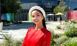 Hoa hậu H’Hen Niê 'thả dáng' tại biểu tượng du lịch, diện áo dài đầy tự hào trong chuyến công tác Mỹ