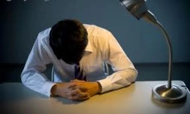 Không tiền, đàn ông chẳng thiết gái gú