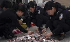 Cảnh sát Trung Quốc bắt giữ một cơ sở sản xuất thuốc ở tình Hồ Nam (Nguồn: China Daily)