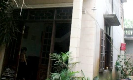 Đột nhập nhà công an, dùng súng khống chế  để cướp