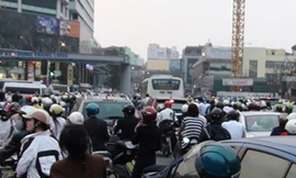 Đổi giờ làm, đường chưa hết tắc