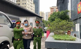 Bị cáo được dẫn giải đến toà. Ảnh: N.C