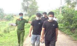 Các đối tượng người Trung Quốc nhập cảnh trái phép. Ảnh: C.A