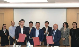 Lễ ký kết gói thầu.