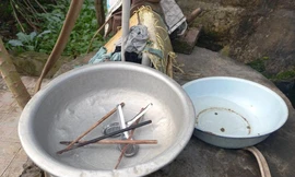 Một số vật dụng của gia đình ông S.