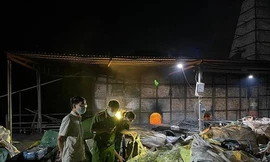 Hiện trường vụ đốt phế liệu điện tử trái phép. Ảnh: C.A