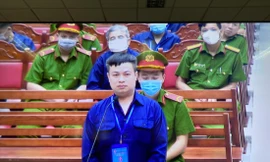 Bị cáo Phan Lê Hoài Anh trả lời HĐXX Ảnh: Tân Châu 