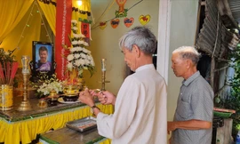Cả làng lo tang người 'chịu tang cả làng'