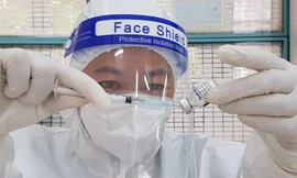 Theo Thứ trưởng Bộ Y tế Trần Văn Thuấn việc gia hạn vắc xin Pfizer thêm 3 tháng không ảnh hưởng đến chất lượng. Ảnh: Vân Sơn