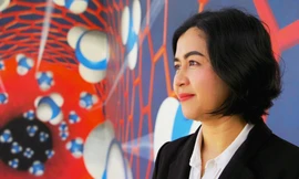 Sơn nữ Tây Nguyên và hành trình thành tiến sĩ vật lý nổi tiếng ở trời Tây