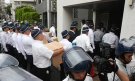 Cảnh sát đột kích trụ sở của tổ chức tội phạm Yakuza vào tháng 9 năm 2021 