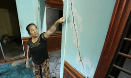 Người dân xã Châu Hồng sống trong hoang mang, lo sợ vì các điểm sụt lún, nứt nẻ đe dọa an toàn tính mạng 