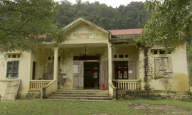 Chậm di dời khiến cuộc sống của nhiều người dân vùng bị ảnh hưởng gặp nhiều khó khăn 